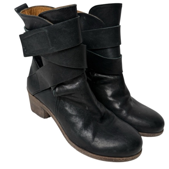 P. Monjo Black Boots Low Heel Ankle SZ 37.5 US 7 Leather Wrap Around Strap Spain - Picture 1 of 13